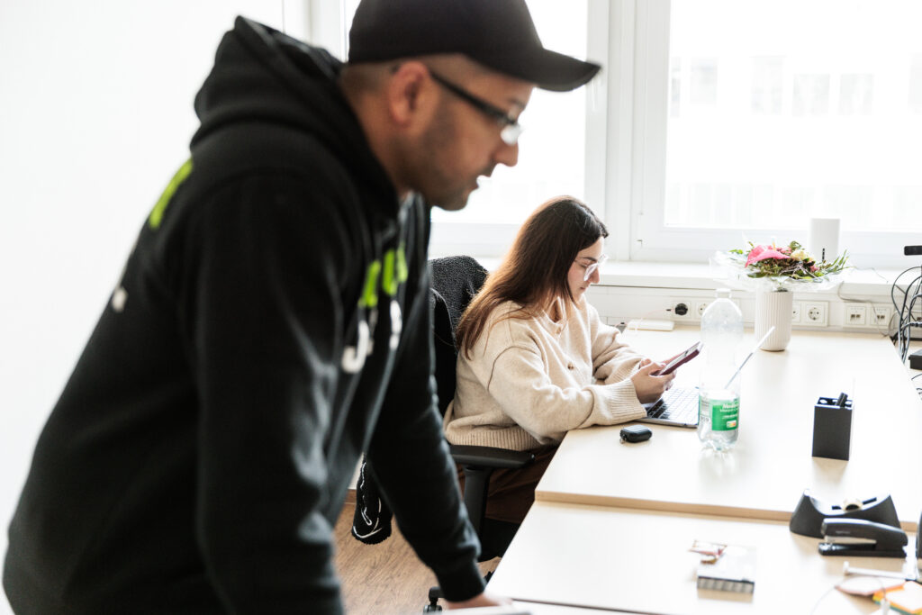 arbeiten am Schreibtisch